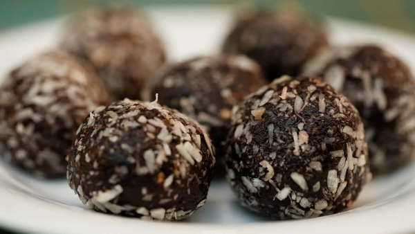 Bites Energéticos de Cacau e Tâmara